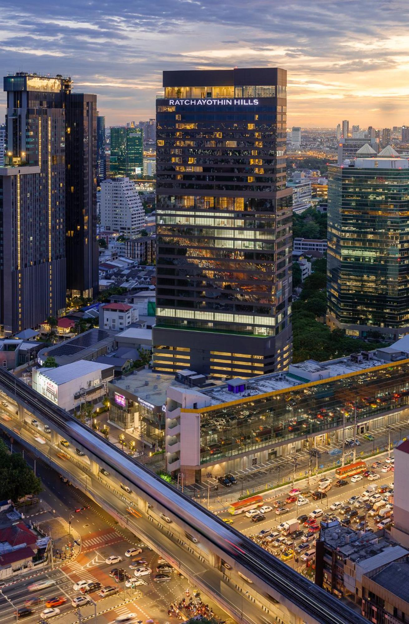 The Quarter Ratchayothin By Uhg Hotel Bangkok Exterior photo