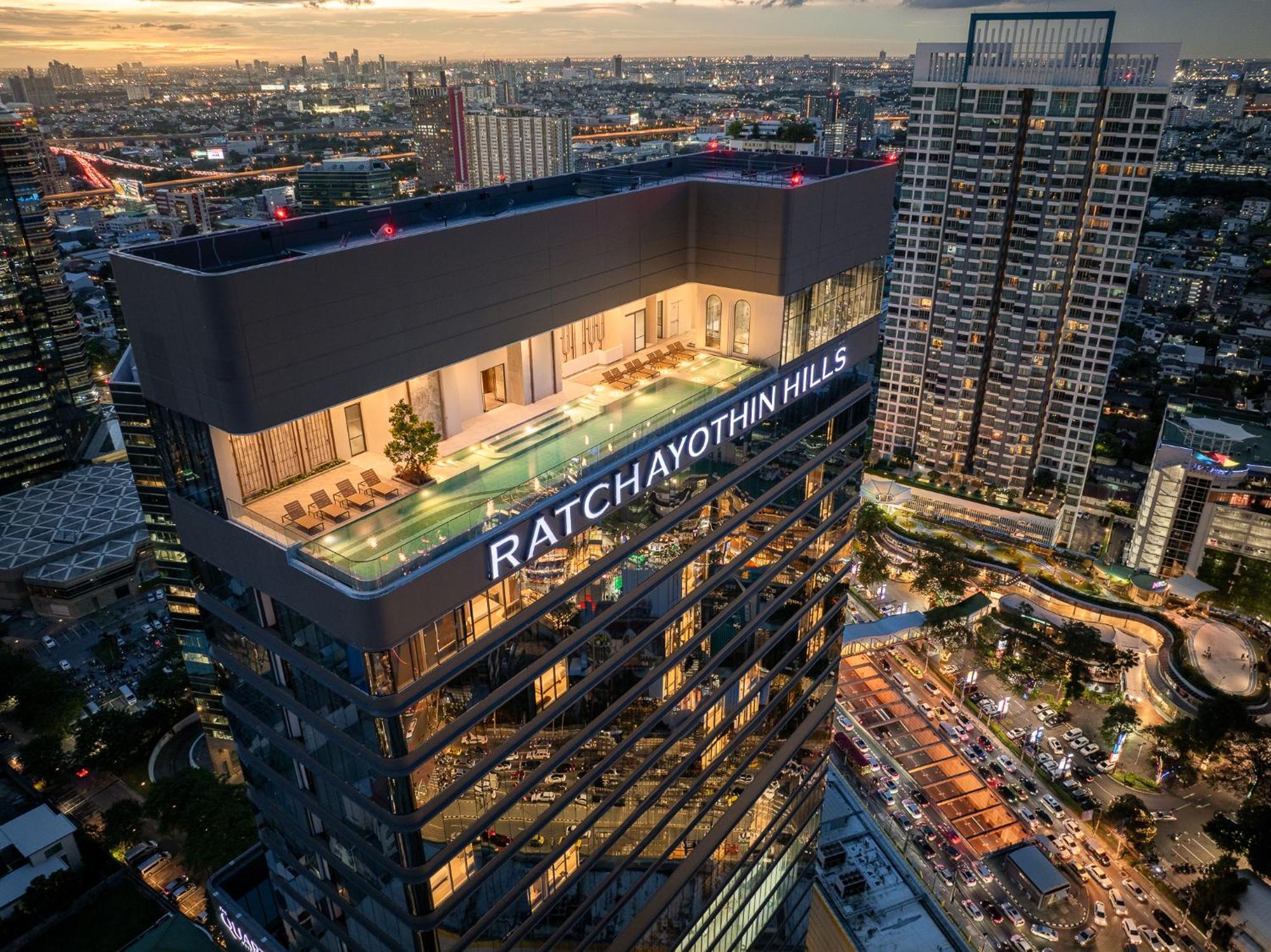 The Quarter Ratchayothin By Uhg Hotel Bangkok Exterior photo